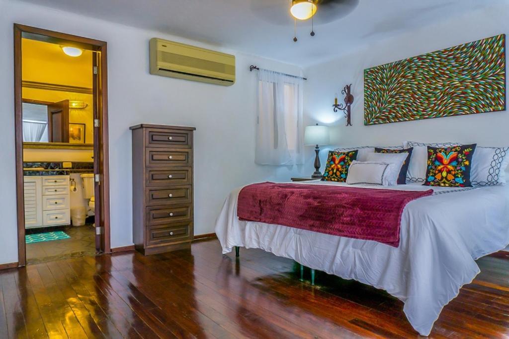 Royal Palms 3 *