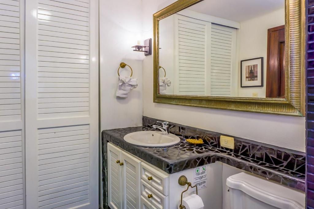 Royal Palms 3 *